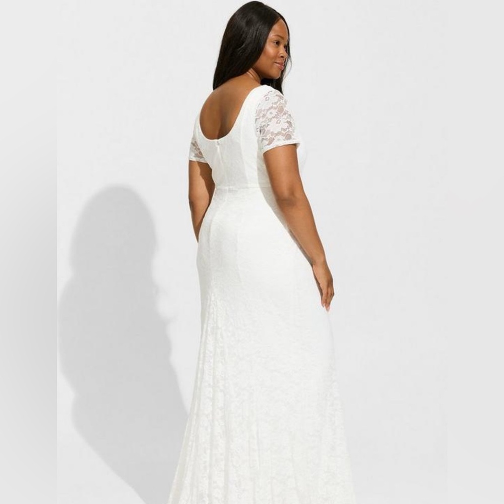 Torrid Size 18 - Ivory Lace Short Sleeve Wedding Dress NWT Fit & Flair - Picture 3 of 6